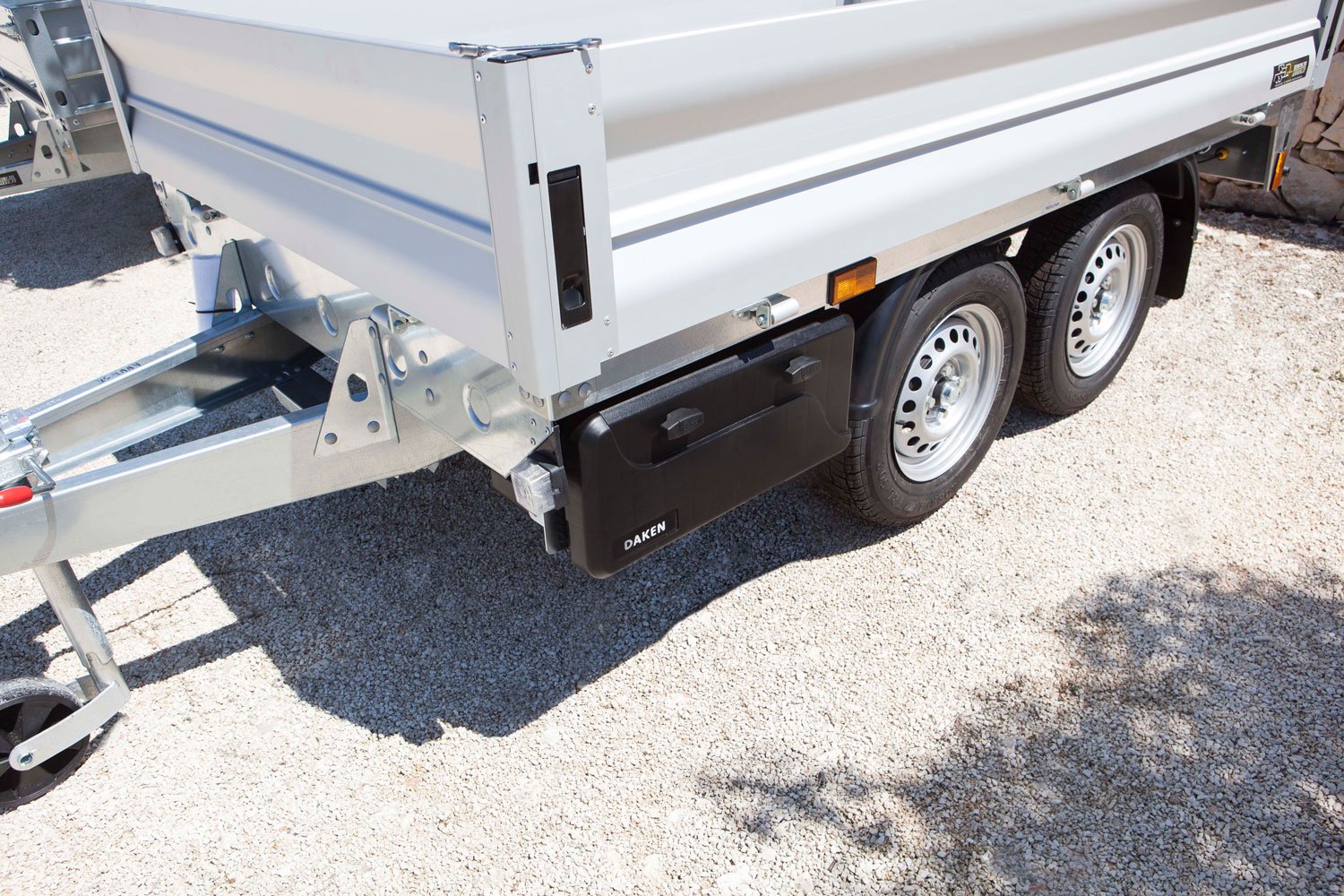 Daken Blackit - cassetta porta attrezzi su carrellino con chiusura sotto pianale, due maniglie