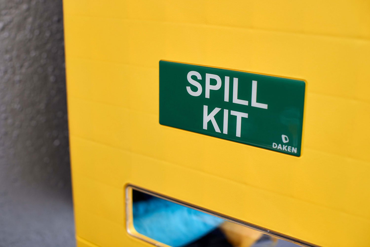 Dual spill kit | lifestyle zoom aperta