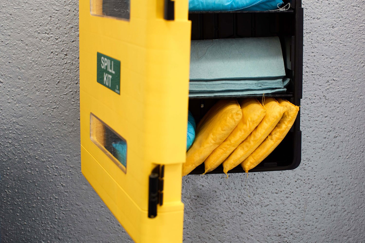 Dual spill kit | lifestyle aperta