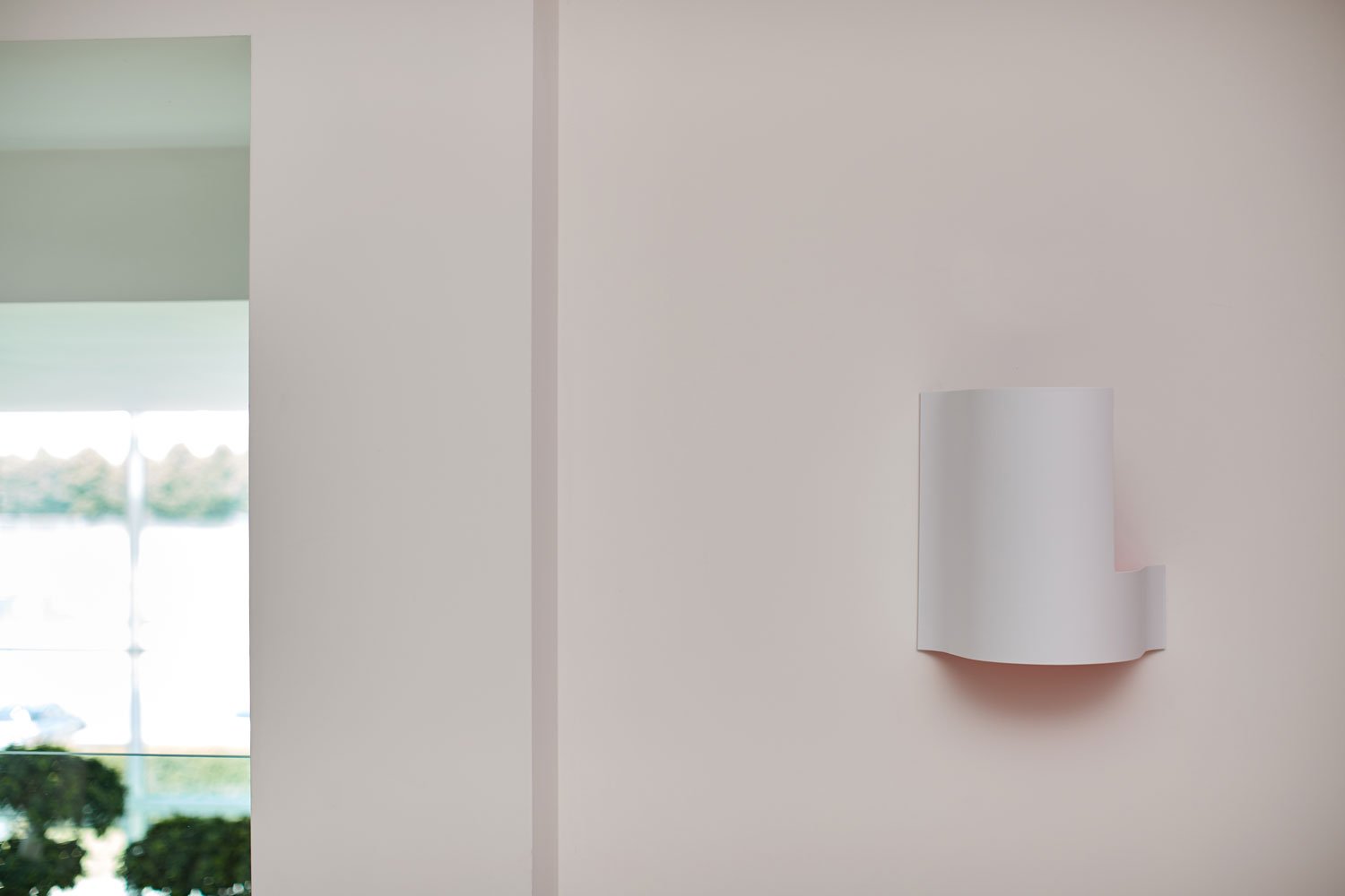 WAVE-bianco-porta-estintore-a-muro-
