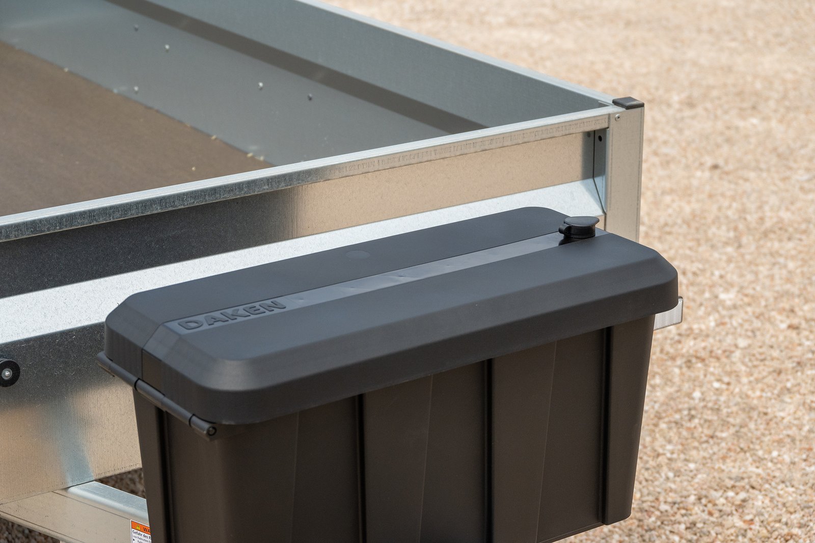 Blackit Lite- Cassetta porta attrezzi installata su carrellino, montaggio a cassapanca