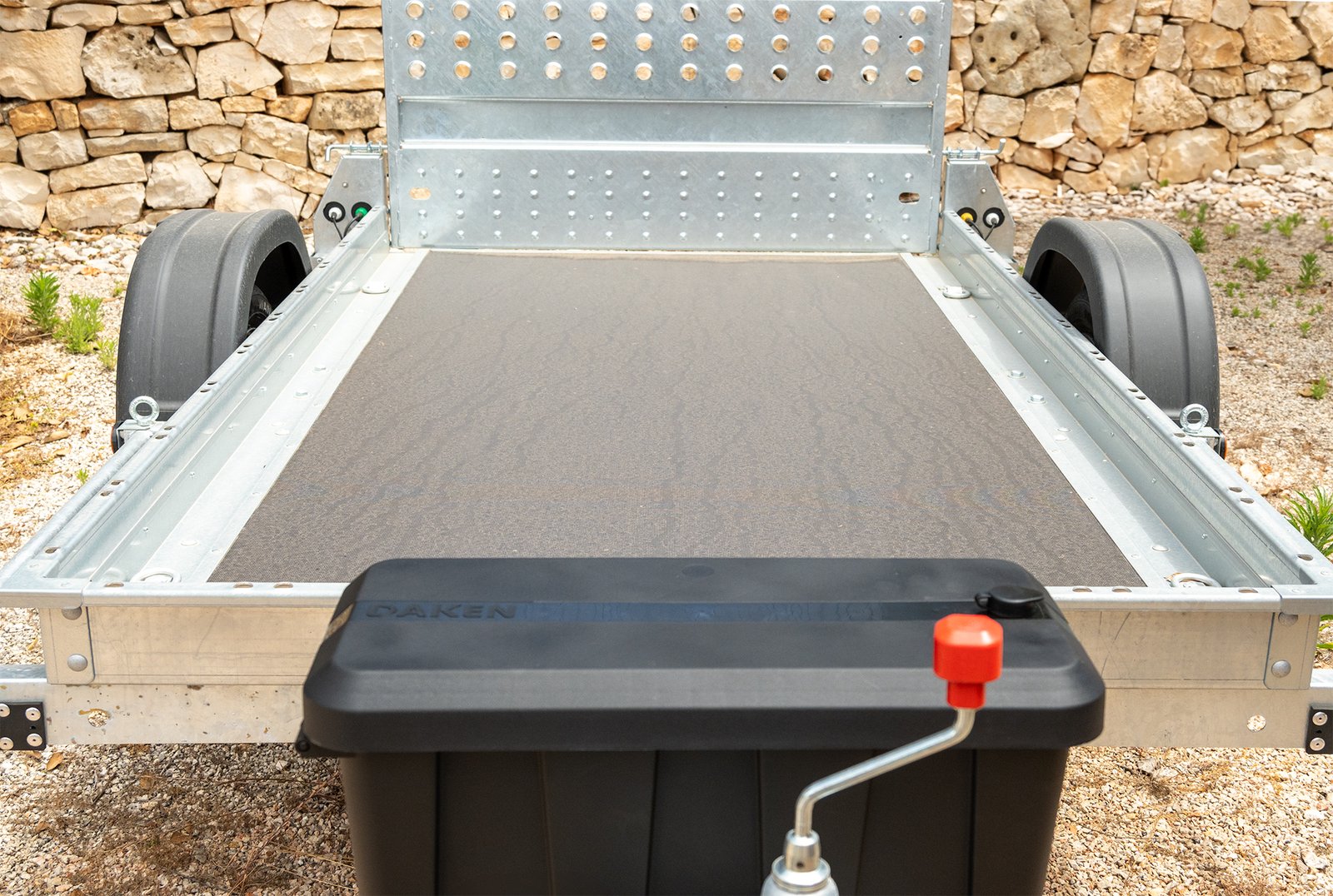 Blackit Lite- Cassetta porta attrezzi installata su carrellino, montaggio a cassapanca