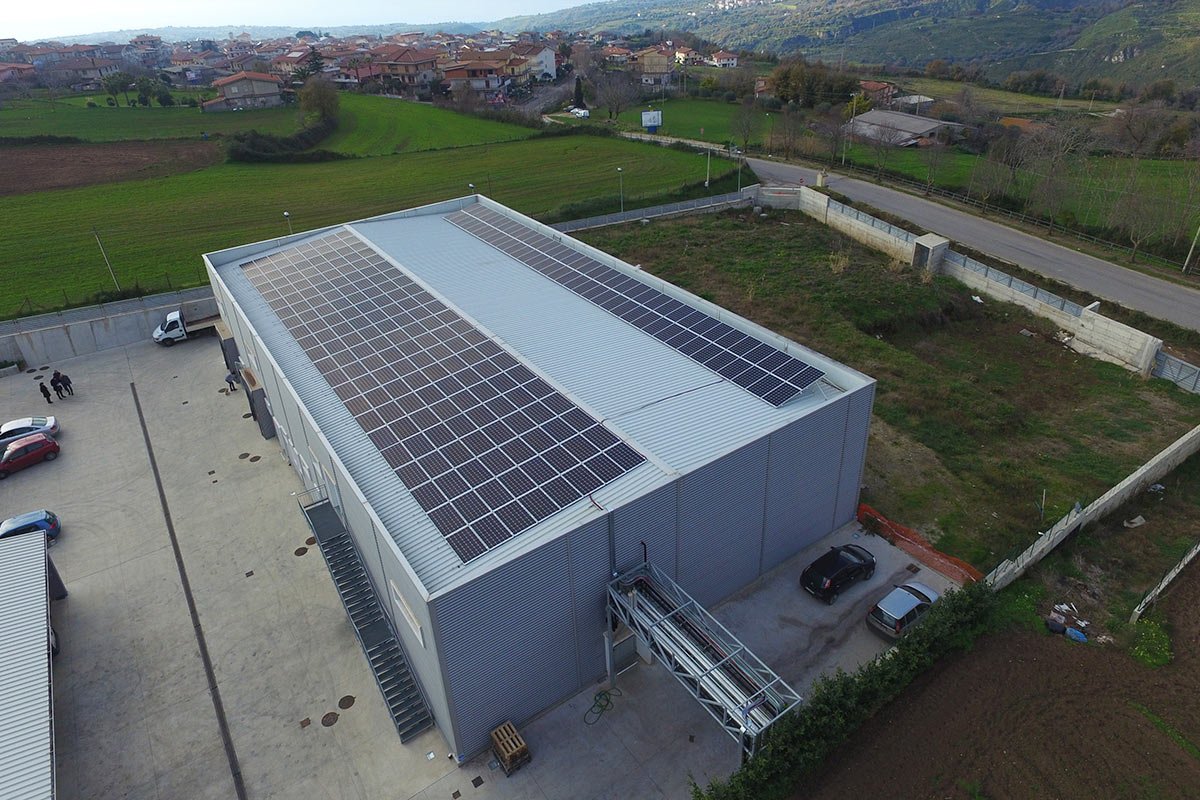 Impianto fotovoltaico drone vista dall'alto | Foto azienda Daken